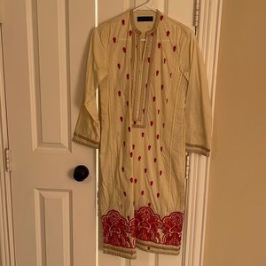 Khaadi beautiful Pakistani Indian kurta / shirt with rust embroidery.